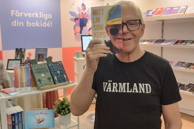 Författare med bok på Bokmässan